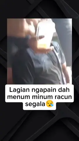 gabut bener yang minum😪 #fyp #information #kalianharustau #trending #viraltiktok #fypage #hiburantiktok #emakemak 