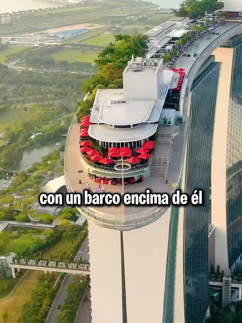 Un barco encima de un edificio #china #edificio #ingenieria #siuu 