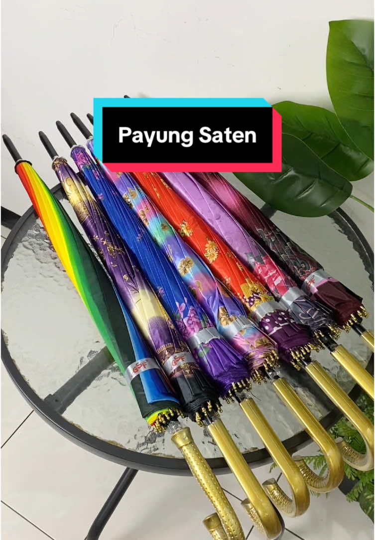 uda mulai masuk di musim hujan, uda waktunya check out payung biar ngga kehujanan lagii, yukkk klik keranjang kuning #fyp #fypシ #foryoupage #diskon #topmart #murahbanget #payung #payungviral #payungsaten #payungsatin #payung16jari #payungmotif #payungbatik 