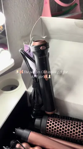 !!Get this for your Girlfriend, Mom, Sister, Cousin,Tia,Sidechick they’ll love it🙈!! #wavytalk5in1 #wavytalk #hairtools #christmasgift #foryoupage #christmasgiftideas #bestgiftever #fypp #fyp #pisceshoochiemama 