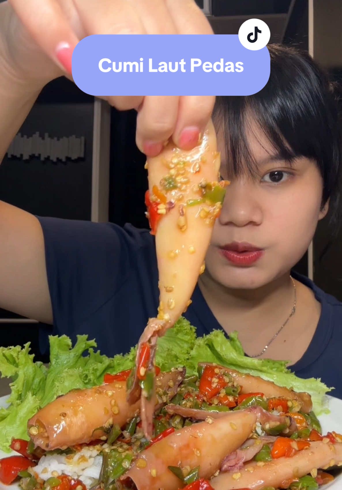 Membalas @Apreel Cumi laut geprek Meldi enak bangetttt!!  Buat detail yang aku makan, cek vt yang aku balesin komen ini ya #cumi #cumilautpedas #cumilautgeprek #apreelmakan 