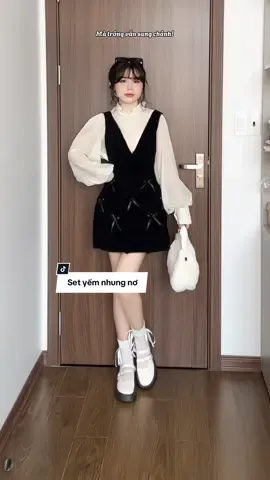 Trả lời @Thảo Kẹo set yếm nhung đây nè! Rẻ mặc đẹp lắm 😍 #xuhuong #fyp #foryou #fashion #reviewquanao #setvayao #setvaynu #setvaysangchanh #setyemnhung #setyemxinh #setvaytieuthu #vayditiec 