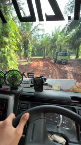 Ampun bray jalan nya ngisap barang tu#drivermuda #euro4gacor #fyp 