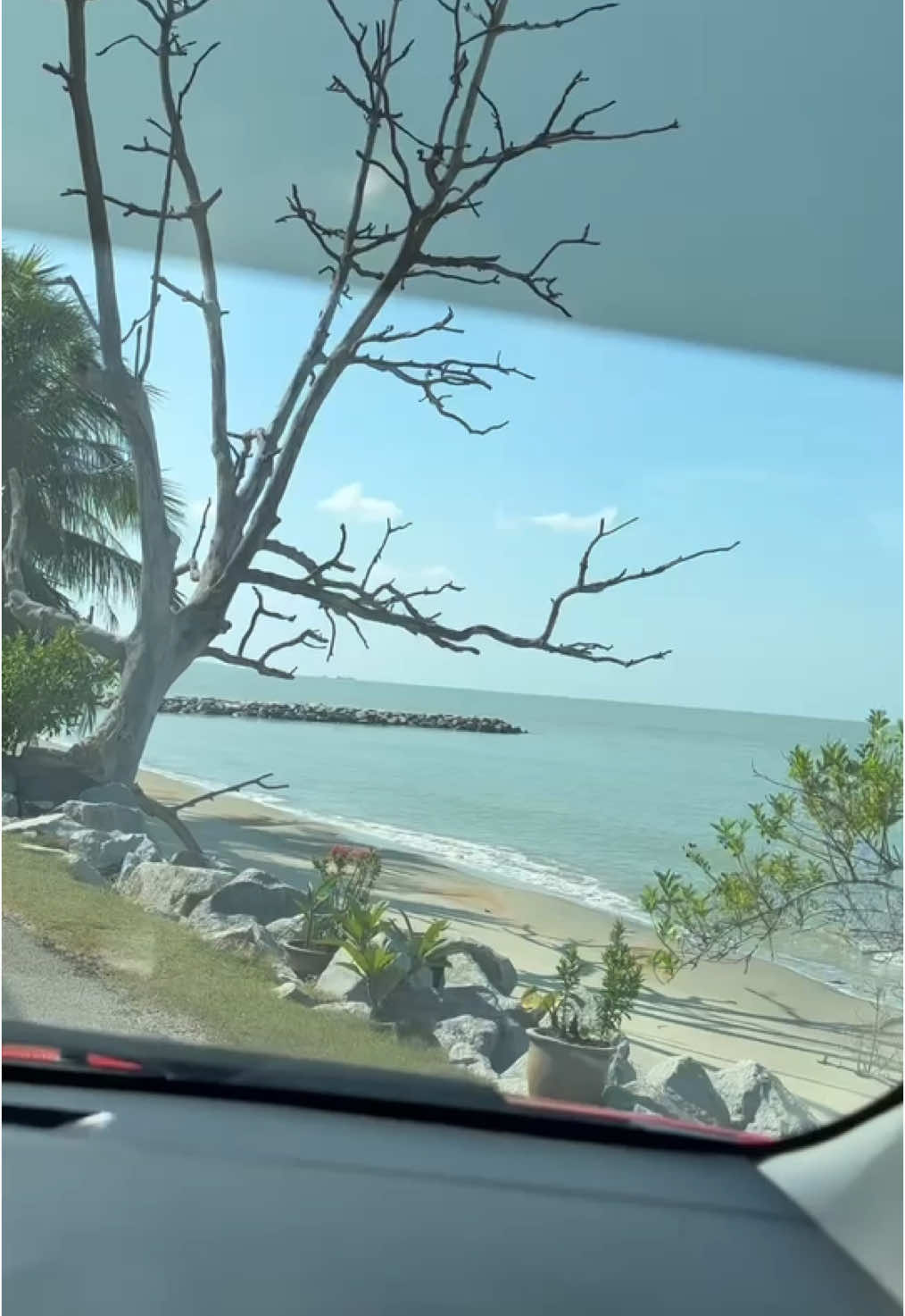 Salah satu tempat yang memberi KETENANGAN yang amat luar biasa  ❤️❤️❤️ Thank you so much 🙏 Credit to our lovely guest Like, Follow n stay closer to us: FB:TheTamingSariBeachHouse IG: thetamingsaribeachhouse TT:thetamingsaribeachhouse For more info/booking: PIs WA:  019-3309767/012-3219767 #thetamingsaribeachhouse #kampungvibes #healing #kualasgbarumelaka #chaletdepanlaut #familybonding #preciousmoments #beachlife