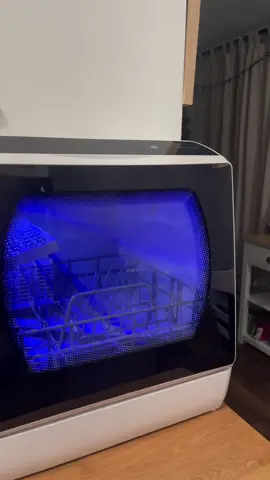 the best early christmas present 😍 i love it so much if u dont have a dishwasher, run dont walk 💃🏻 #airmsen #airmsencountertopdishwasher #countertopdishwasher #smallapartment #dishwasher #homedevice 