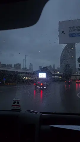 #bakucity #ambulans #🚑  #acilkesfet #autumn #rain #yagmur #yollar #city #heydereliyevmerkezi #kesfet #fypage #viralvideo 