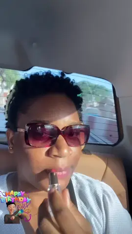 30 de Novembro 🎂🥳 Parabéns para mim! Que eu sempre valorize minhas conquistas e tenha gratidão por cada momento vivido. Apesar de ter perdido o meu querido Pai a exatamente 1 ano e dia antes do meu aniversário…aprendi amar a vida cada vez, e valorizar os pequenos detalhes.  Assim que bateu meia-noite do dia 30, enquanto cantávamos os parabéns a presença de alguns meninos de rua que se juntaram a nós para celebrar fizeram o meu dia diferente e acreditar que sim, podemos ser alegria para a vida de alguém e vice-versa independente das circunstâncias e condições. Dia 30 de Novembro , eu celebro não só a vida, mas também as amizades que tornam a jornada ainda mais especial. Neste meu aniversário, eu me dou a liberdade de ser eu mesmo, sem máscaras e sem medo.🙌🏾🤗 #celebrandoavida #parabenspramim #deusnocomando #deusébom #motivacao