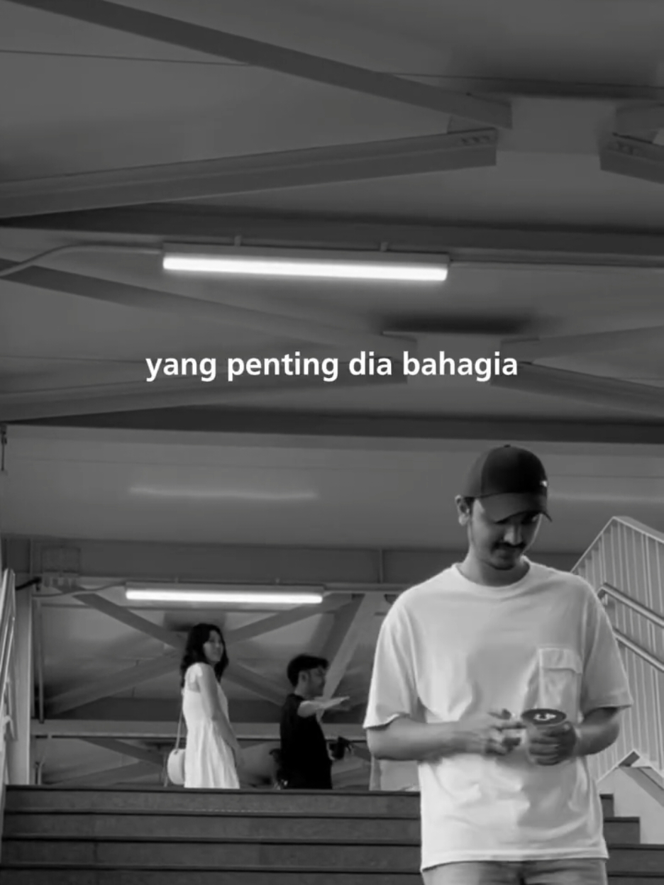 Yang penting dia baahagia #dewasaitutakmudah😔 #berandatiktok #berandafyp #katakatamotivasi #katabijak #renungan #statuswa #statuswakeren #lakilaki 