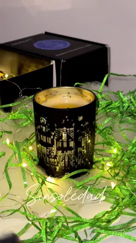 Quà tặng Giáng Sinh - Nến thơm cao cấp làm từ sáp dừa  Tên sản phẩm: Merry Christmas Mùi hương: Trái thông, gỗ thông, cỏ khô, hoa hồng. Sinsoledad đã cho ra sản phẩm nến thơm với mùi hương độc đáo được chế tác riêng cho mùa Giáng sinh năm nay. Mùi hương là sự hòa quyện giữa 