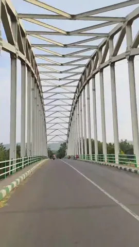 Amergo kahanane...#jembatan #jembatanmalo #jembatanmalobojonegoro #sore #senja #pedagangkakilima #kuliner #kulinertiktok #bojonegoro24jam #