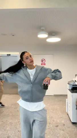 Tracksuit of @Weekday  En la unii 🧚🏻‍♂️