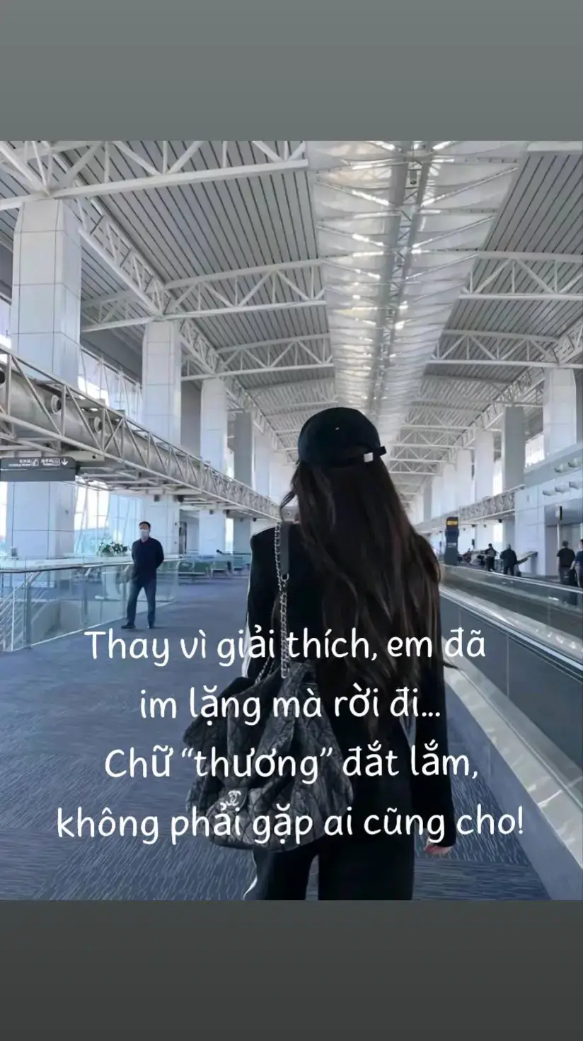 🌻Nếu gặp được cô gái bề ngoài cứ tỏ ra mạnh mẽ, ương bướng. Nhưng lúc nào cũng nhẹ nhàng hiểu chuyện, không bao giờ đòi hỏi hay làm lớn chuyện thì đừng làm tổn thương cô ấy...    Bởi vì cô ấy đã chịu đựng rất nhiều tổn thương mà không ai thấu hiểu. Nên khi bất kỳ chuyện gì xảy ra cô ấy đều cho mình là người không tốt, mà đã không tốt thì không nên làm ảnh hưởng đến người khác.     Thay vì giải thích, cô ấy sẽ im lặng và rời đi, mặc cho ai có hiểu lầm cô vẫn một mình chịu đựng...     Chữ “thương” đắt lắm, không phải gặp ai cũng cho được...! #tamtrang #buon #thuong #codon #imlang #manhmelencogai #xuhuong #thinhhanh 