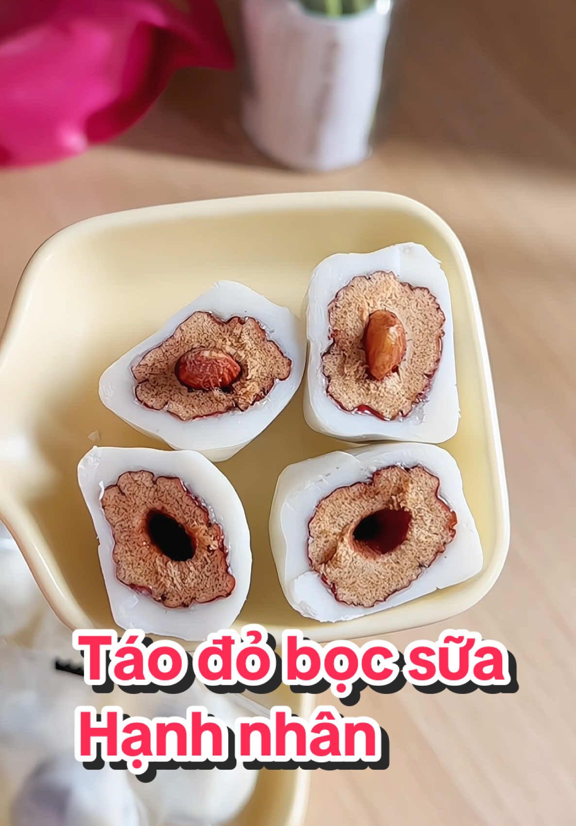Táo đỏ bọc sữa nhân hạt điều mỗi ngày ăn 1-2 trái ngon lắm #bagiaanvung #ancungtiktok #mukbang #sandealthantoc #muataitiktokshop #taodobocsuahanhnhan #taodotancuong 