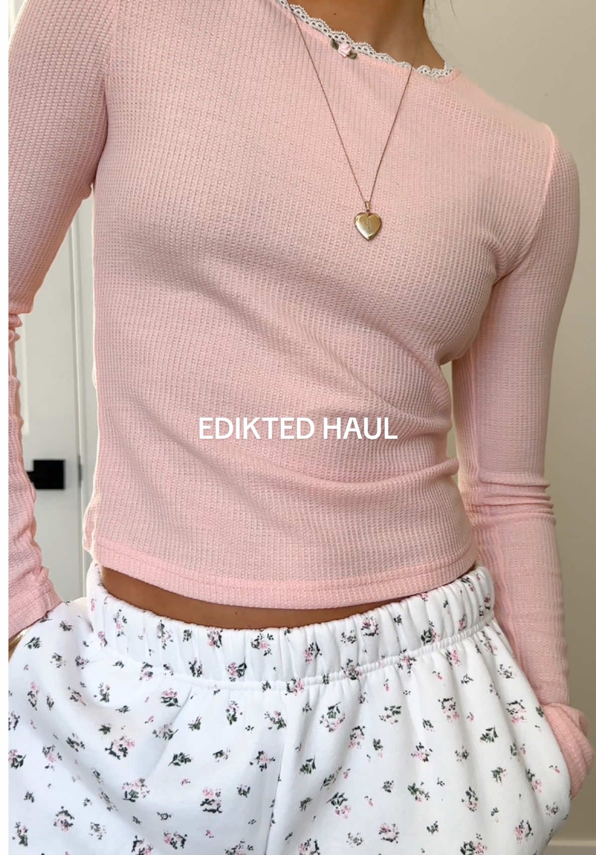 There's only 24 hours left to shop @Edikted ‘s huge 60-80% off site-wide sale !!! Use code LUCYVIRGEI10 for an extra 10% off at checkout 🫶🏻 #edikted #ediktedad #ediktedhaul #clothinghaul #fashion #cybermonday #fyp 