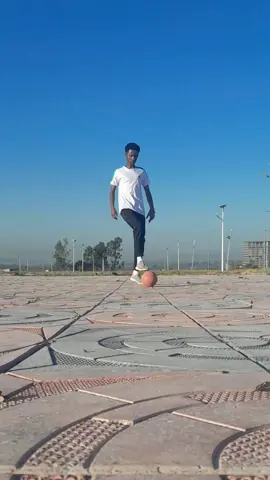 #habeshan #freestylefootball #viral #habeshan #skilll #skilll #habeshatiktok #ethiopianfreestyle #football #habeshatiktok@James The Designer @Ilyssouu @iagofreestyler @EDWARDTECO7 @Kevinfooty @Athletes center  #ethiopianfreestyle #ethiopian_tik_tok🇪🇹🇪🇹🇪🇹🇪🇹 #footbalskillsl #freestyle 