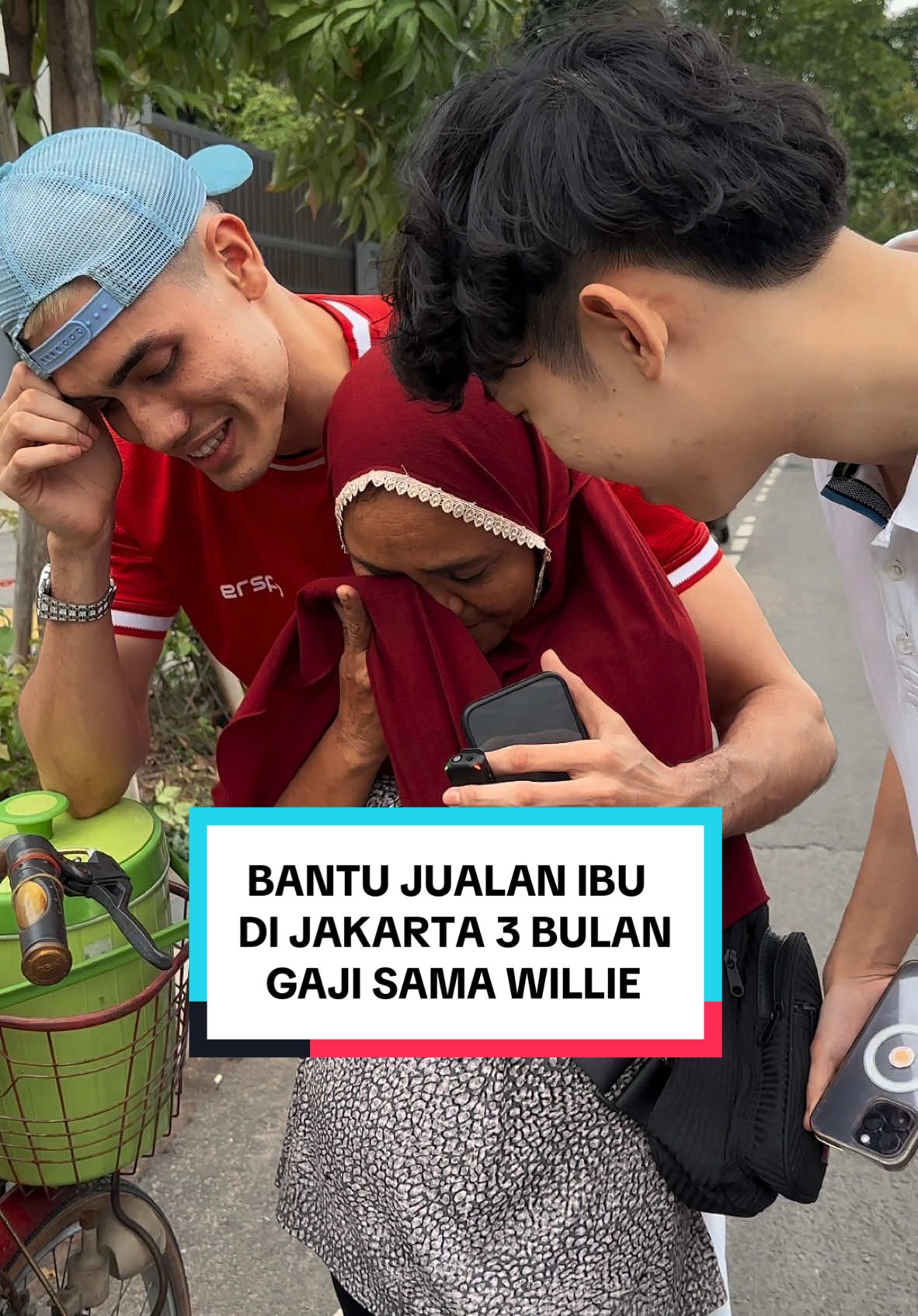 Bantu Habisin Jualan Ibu Gaji 3 Bulan , Sebaik Manusia Adalah Manusia Beri Senyuman Pada Orang Lain . #masukberanda #epyepe #reels #williesalim #aisarkhaledd 