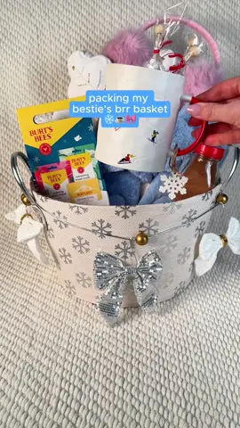 the ultimate burrr(t’s) basket💛❄️ #burtsbees #burtsbeeslipbalm #lipbalm #burrrbasket #holidays