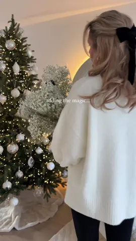 Love adding fresh gypsophila to our Christmas tree to make it look pretty 🌲✨🤍 - #treedecorating #christmastree #christmasdecorating #christmastime 