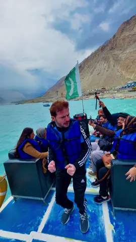 Jee Lo Zindagi ❤️😍  Weekly Trips ki Details ky lia Insta Ya Whatsaap Pay Rabta Kijyay. Group our Families ky Lia Special offer 4 Seats Book karain 1 Seats Mukammal Free. 8 Din 7 Din 5 Din Hunza Skardu Ky Trips Har Friday Lahore sy Departure Karta ha. #gbtourism #gbtourismclub #gbtc #jumailkhokhar #pakistan #foryoupage #foryoupage #foryou #foryoupageofficiall #skarduvalley #hunza_valley #swat #kashmir #tourism #hazaramotorway #viralvideo #viralclip #all #nature #vehical #sajidsadpara #mountains #skardu #viralreels 