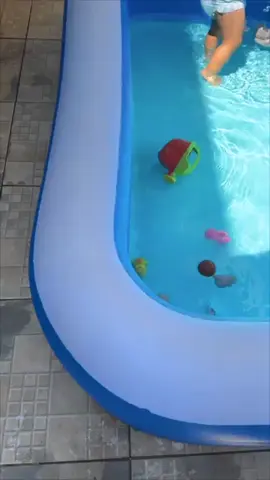 🌊 Piscina Inflável Dobrável Para Crianças e Adultos 🌞 Link: https://bit.ly/piscinacalor10 Piscina Inflável Dobrável é perfeita para você! Ideal para crianças e adultos, é uma solução versátil para festas no jardim, tardes ensolaradas ou até um dia relaxante na varanda. Feita de PVC de alta qualidade, essa piscina é durável e resistente, garantindo momentos incríveis por muito tempo Design moderno: formato retangular e cor azul vibrante que combina com qualquer ambiente. Dobrável e prática: fácil de montar, desmontar e guardar, economizando espaço. Multiuso: seja para as crianças brincarem ou os adultos relaxarem, ela atende todas as idades. Montagem rápida, sem complicações com Material acolchoado que proporciona conforto e segurança. Ideal para quem deseja curtir o verão sem sair de casa. Não perca mais tempo! Transforme qualquer espaço em um paraíso refrescante para sua família! #achadinhosdashopee #achadosshopee #casa #jardim #utensíliosdecozinha #cozinha #decoração #moveis #comprinhas #comprasparacasa #donasdecasa #faxineira #arvoredenatal #árvoredenatal #natal #presentedenatal #limpeza #piscina