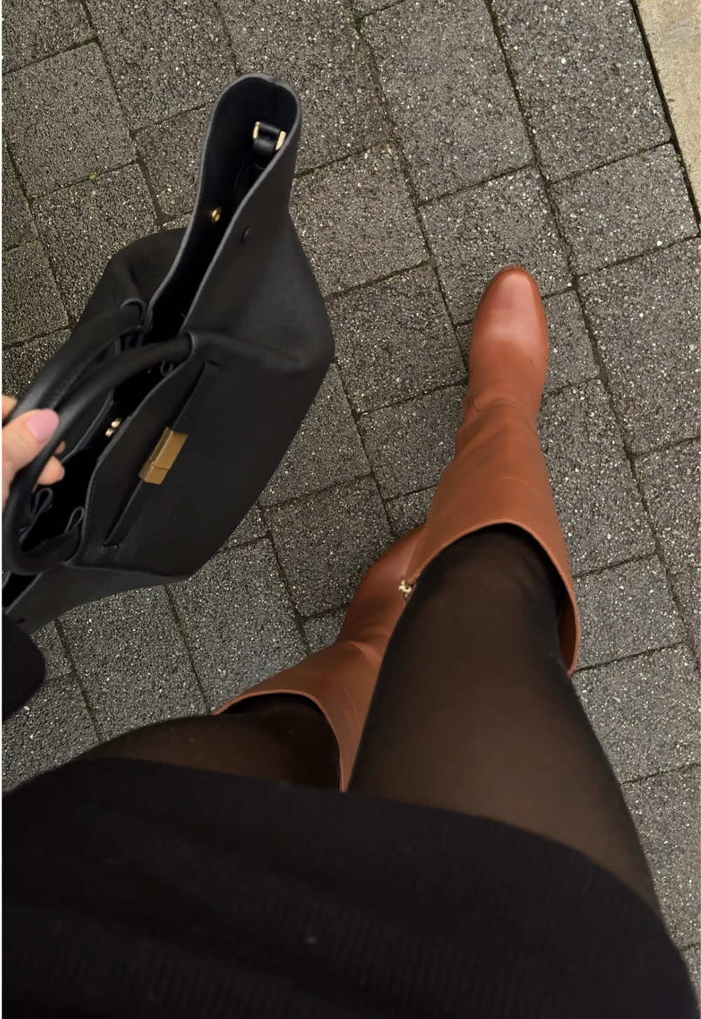 Come to a client Christmas event shoot with me 🖤☕️🫶#spendthedaywithme #christmasdecor #vlogmas2024 #womeninbusiness  #christmasaesthetic #darkaesthetic #demellierlondon #ralphlauren #luxuryaesthetic #traditionalchristmas #christmas2024 #christmas #Vlogmas #chateau #chateaurhianfa #northwales #cymru #cymraeg #CapCut 