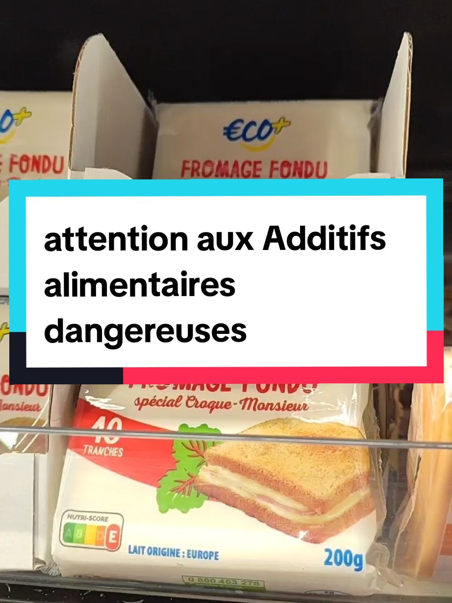 #fromage #cancer #additive #yuka  Les fromages industriels peuvent contenir des additifs potentiellement nocifs pour la santé. Voici les principaux à surveiller et leurs effets : 1. Phosphates (E339, E340, E341) Utilisation : Améliorent la texture et prolongent la conservation. Risques : Surconsommation liée à des troubles rénaux et une déminéralisation osseuse. 2. Nitrites et Nitrates (E249 à E252) Utilisation : Préservent la couleur et limitent la prolifération bactérienne. Risques : Formation de composés cancérigènes (nitrosamines), notamment à haute température. 3. Colorants (E160b : Annatto) Utilisation : Donner une couleur jaune ou orange. Risques : Allergies ou troubles digestifs chez certaines personnes sensibles. 4. Emulsifiants et stabilisants (E322, E450, E452) Utilisation : Maintiennent la consistance homogène dans les fromages fondus. Risques : Effets laxatifs à forte dose, impact possible sur la flore intestinale. 5. Arômes artificiels Utilisation : Imitent le goût du fromage mature. Risques : Peuvent masquer des ingrédients de moindre qualité. --- Conseils pour limiter les risques : Privilégier les fromages artisanaux ou AOP : Ils contiennent moins d'additifs. Lisez les étiquettes : Recherchez des listes d'ingrédients courtes, sans termes suspects. Évitez les fromages transformés (ex. : tranches pour hamburgers, préparations allégées). Consommer du fromage de qualité en modération reste le meilleur choix pour profiter de ses bienfaits sans risque.