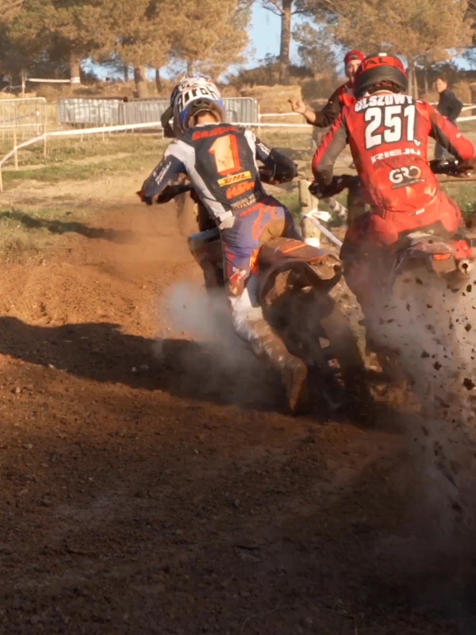 The SuperPole fights ⚔️ • #Enduro #Motocross #Dirtbike #endurocross #superenduro #mudparty #enduroc #JosepGarcia #redbullmotorsports #monsterenergy #hardenduro #endurolife #extremeoffroad 