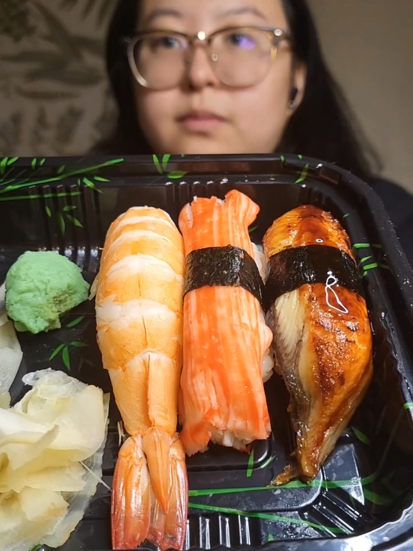 eat sushi with me 🍣  #sushi #sushimukbang #shrimpsushi #eelsushi #maki #nigiri #asmreating #mukbangfoodasmr #mukbangnotalking #mukbangeatingshow #foodasmr #foodietiktok #mukbangvideos #lunchbreakeats 