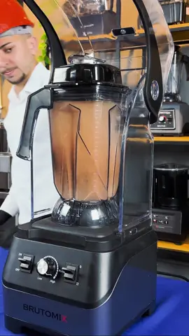 💥 Resistência que impressiona! 💥 Nossos blenders profissionais são tão robustos que conseguem triturar até um tijolo! 😱 Isso mesmo! São 8 modelos projetados para encarar os desafios mais extremos da cozinha profissional com potência, durabilidade e eficiência incomparáveis. Se eles aguentam um tijolo, imagine o que podem fazer com os ingredientes do seu cardápio! 👨🍳👩🍳 🔹 Alta performance para food service 🔹 Motores potentes e duráveis 🔹 Lâminas que não deixam nada inteiro 📍 Venha conhecer todos os modelos no nosso showroom e descubra qual é o ideal para o seu negócio! 🚀 👉 Marque aqui quem precisa ver essa força bruta em ação! 💪 #FreecookBrasil #BlendersProfissionais #FoodService #Resistência #InovaçãoCulinária #EquipamentosProfissionais