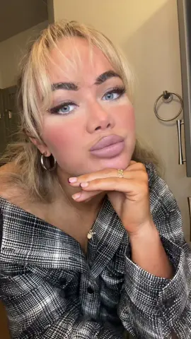 My first ever grwm lmfao really it was an attempt at doing pamela anderson bangs but failing. Any tips? #fyp #makeup #grwm #Vlog #yapping 