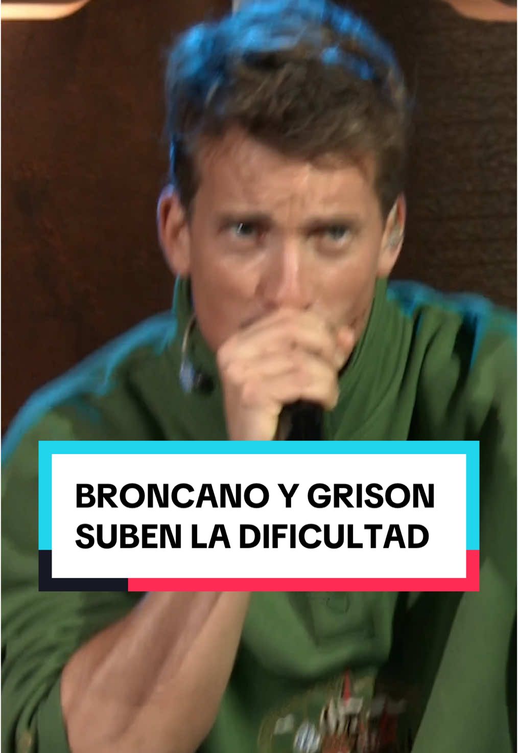 Ya era hora de que subiesen la dificultad a lo de los lanzamientos. Un día en cama elástica.  #LaRevuelta #davidbroncano #grison #grisonbeatbox #lanzamientos #quever #teleentiktok  