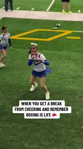 Most people wouldn’t guess that this young cheeleader is also a nationally ranked boxer 👏 (via @mia_mighty_pinney/IG)  #boxing #boxers #cheerleading #cheerleader #sports #shadowboxing 