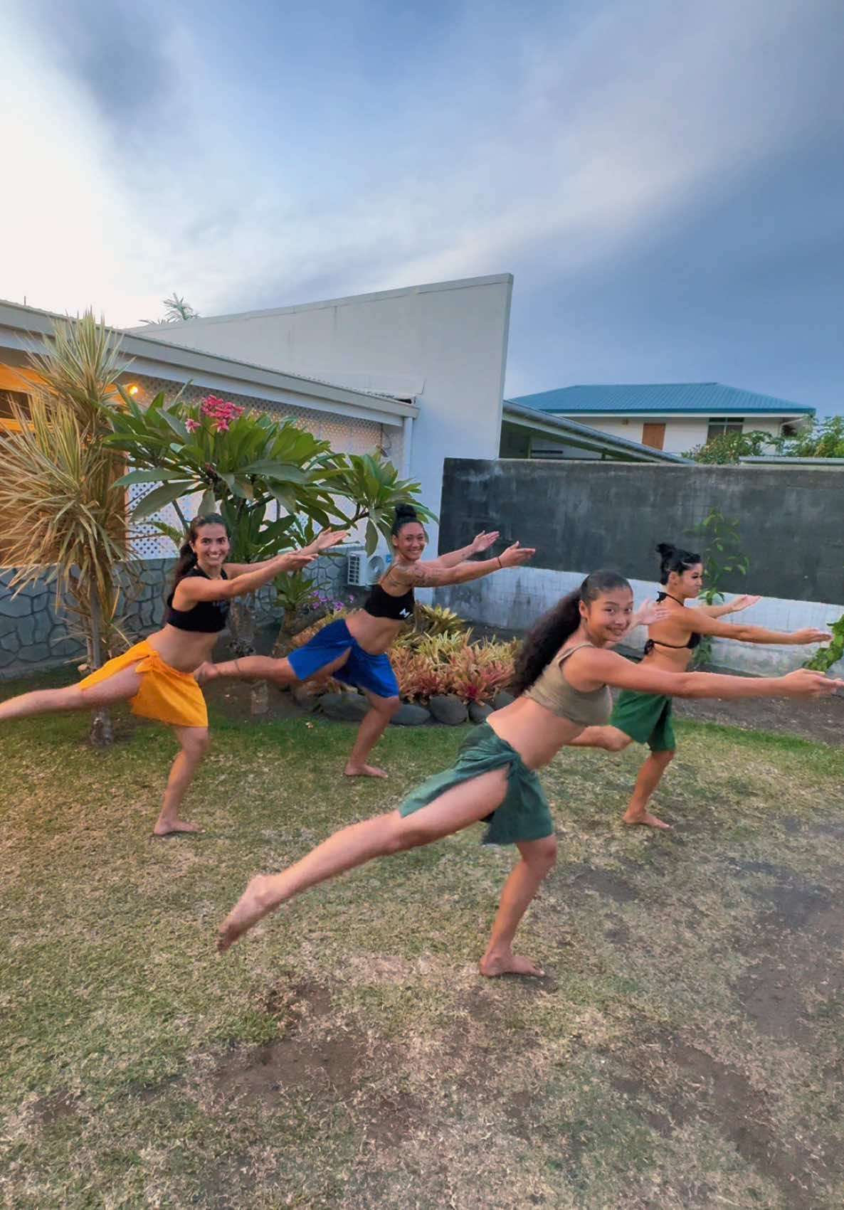 missing tahiti & our practices at the airbnb #falepolynesia #falepolynesiaoc #oritahiti #faarapu #foryoupage 