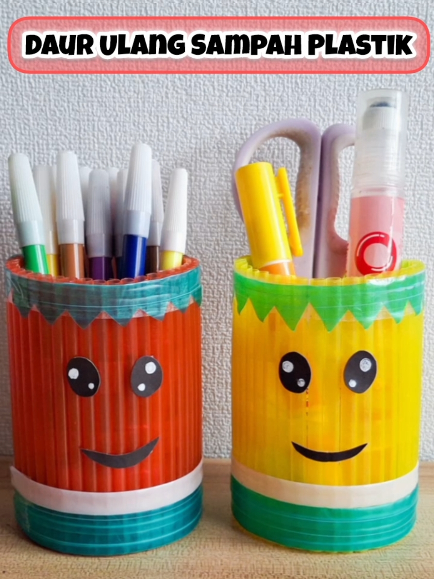 Tempat Pensil dari Botol Plastik dan sedotan #tempatpensil  #botolplastik  #daurulang 