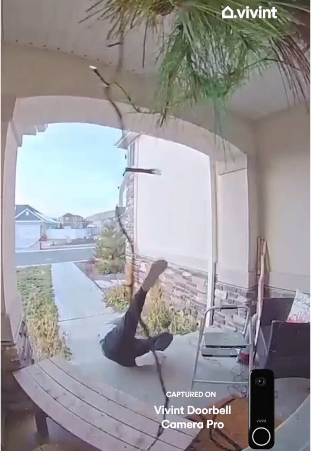 Fall la la la la. 🎄 #christmas #christmasdecorating #fails #falls #doorbellcamera #caughtonvivint 