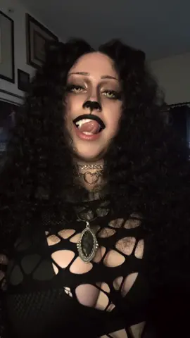 Shhhh 🤫 #shapeshift #fyp #fangs #xyzbca #blackcatgf 