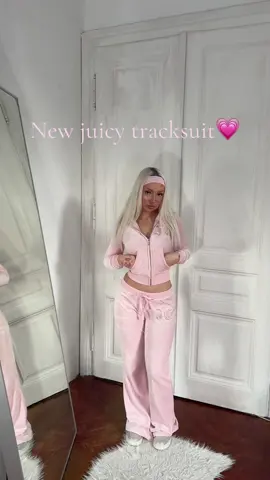 💗💓@JuicyCoutureUk #pink #juicycouture #juicycouturetracksuit #juicycoutureaddict #juicycouturefinds #juicycouturebags #tracksuit #y2k #y2kaesthetic #y2kfashion #parishilton #tutorial #unboxingvideo #tutorial #viralvideos #fypageシ #fyp #tryonhaul #fyppp #trendin #barbie #barbiegirl #pinktok #coquette #aesthetics 