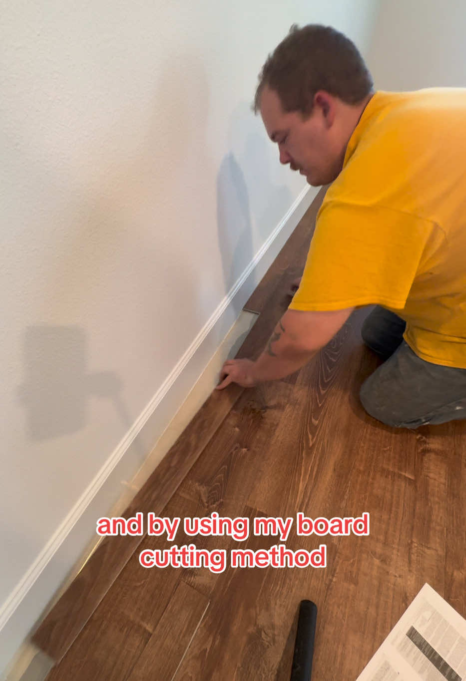 How to cut Vinyl flooring #vinylflooring #flooringinstaller #flooring #howto #remodel #lvp #vinylplankflooring 