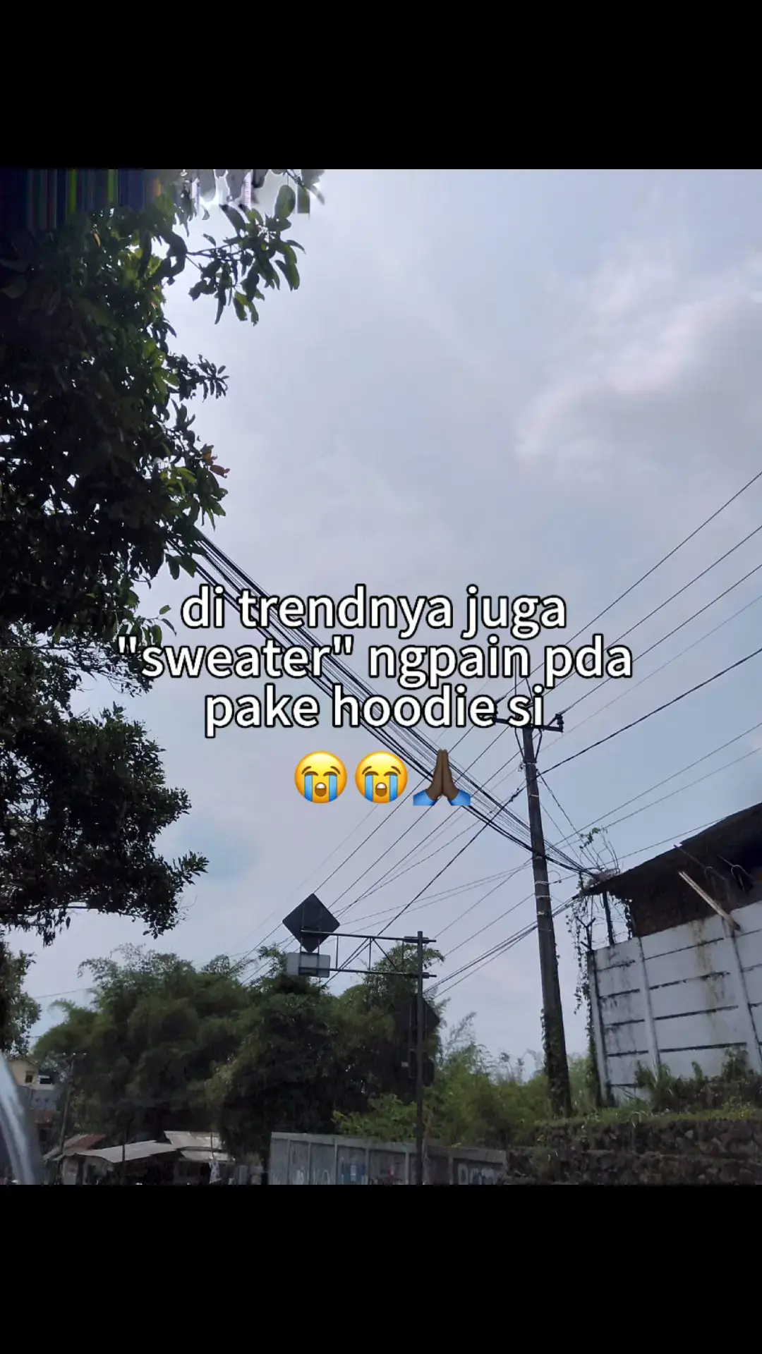 pada knpa si😭😭 #trend3desember #sweater #trend #masukberanda #xybca #4u #justkonten #gasukaskip📵 #🧢 