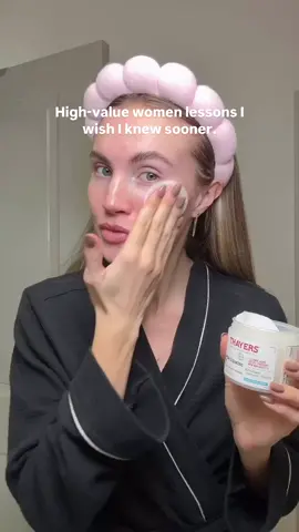 What’s one boundary you’ve set that made a difference? Share it below or save this as a reminder to prioritize You. ✨  Toning pads @Thayers  Serum & Red light wand @Solawave  Antioxidant serum @MATH SCIENTIFIC  Moisturiser @PeaceOutSkincare  Tinted SPF @Iris&Romeo  Lip mask @laneige_us  Cosmetics bag @Sézane  Concealer @Diorbeauty  Earrings @Electric Picks Jewelry    #highvaluewoman #lessonslearnedinlife #youngbusinessowner #skincareroutine 