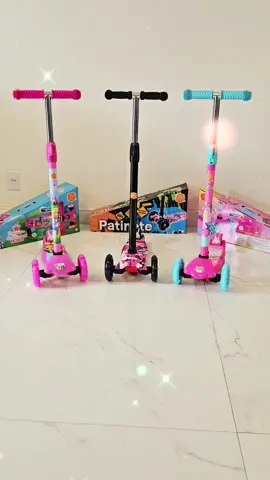 A diversão sobre rodas está garantida! 🎉 Conheça os 3 novos modelos de patinetes infantis 3 rodas com LED da DM TOYS: 👑 Patinete Radical Piquenique das Princesas 🌸 Patinete Flash Radical Camuflado Rosa 🦄 Patinete Radical Unicórnio Com guidão ajustável em 3 níveis, alcançando até 81 cm de altura, eles combinam estilo, segurança e muita alegria para os pequenos. Perfeitos para qualquer aventura! 🚀✨ #DiversãoParaTodos #PatinetesLED #DMTOYS #CapCut 
