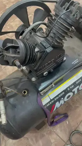 ✅️Manutenção em toda linha de compressores de ar pistão e parafuso  (55)3333-1790 Ijui/RS #industria #ferramentasdaqualidade #maquinas #oficina #dicasdemanutenção #compressor #mecanica #motomil #arcomprimido 