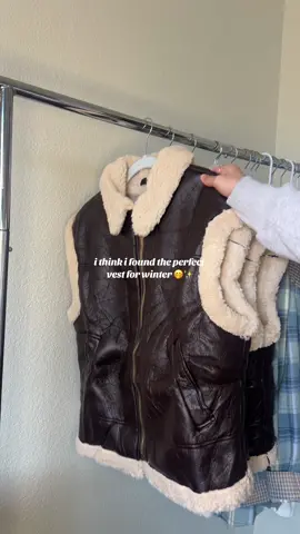 looking for cute outerwear this winter?? i’d say we’ve got you covered with our ADORABLE faux leather shearling vest!! dropping on the site dec. 5th at 6:00PM PST 🤎❄️🤭 #fauxleather #sherpavest #wintervibes #warmandcozy #winteroutfitideas #winterfashion #newarrivalscheck 