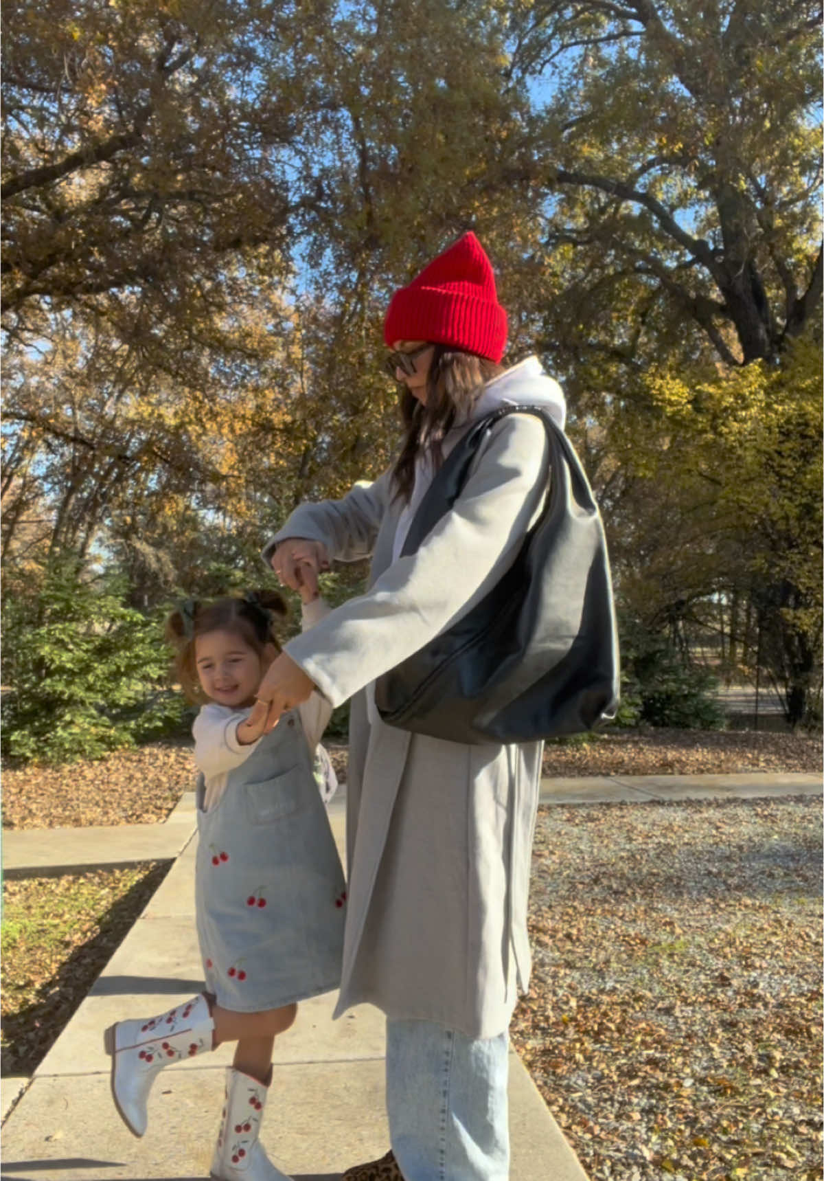 a lifelong friend k im crying 😭 #mommydaughter #momanddaughter #outfit #outfitinspo #outfitideas #trending @Wild and Rae @GIGIPIP @Dolce Vita Footwear @Levi’s @Cleobella 