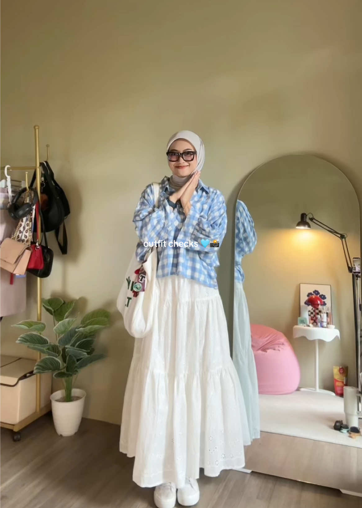 outfit checks 🩵📸 #kemejabatwing #kemejaoversize #kemejamotif #kemejalucu 