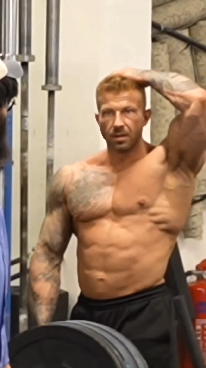 You f**** creazy  #anatoly #anatolyofficial #gym #pranks #mop #32kg 