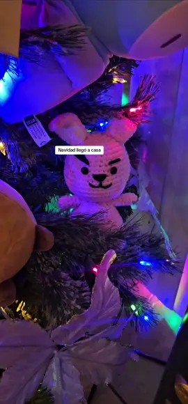 El espíritu navideño llegó #navidad #navidadbts #bt21 #btsxarmy #bts #armybts #btsarmy #armybts #BTSoficial #armylatam #foryou #parati #fyp #Viral #arboldenavidad 