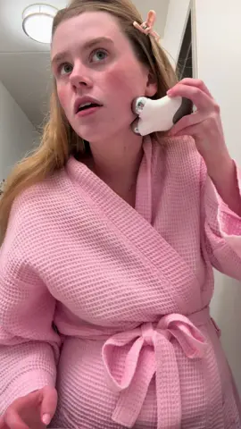 looking back i cant definitely see a lift  let me know if the tingling is normal… @nufaceid  #nuface #microcurrent #facial #skincare #skincareroutine 