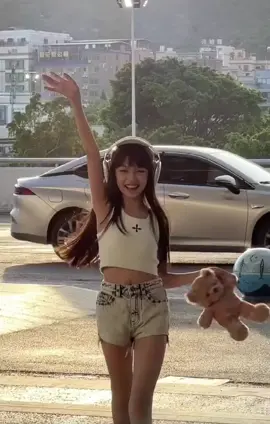 12岁小孩姐的工作日泰开心? 工作中的女鹅酷😎到让人移不开眼 超开心被邀请✈️到北京 拍摄📸最爱的品牌SMFK八月新品 浅浅期待一下八月 ?🤍? #工作日常 #热爱工作热爱生活 #Vlog #模特 #模特日常 #我的日常 #甜酷穿搭 #今日份打 Ivlog #smfk #SMFK
