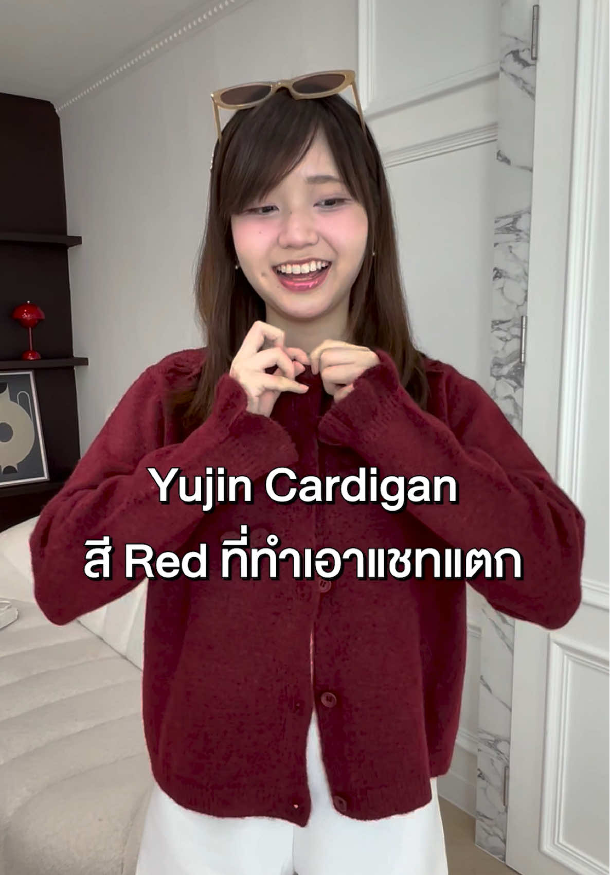 เป็นสีแดงที่ถูกต้องที่สุด สำหรับ Yujin Cardigan สี Red เหมาะกับการใส่รับคริสต์มาสปลายปีสุดๆ ไปเลย 🥰 #miladi #yujincardigan ###outfit#fashion ##tiktoklooks #OOTD #เสื้อคาร์ดิแกน#เสื้อไหมพรม #ขายดี #เบสเบบี๋ 